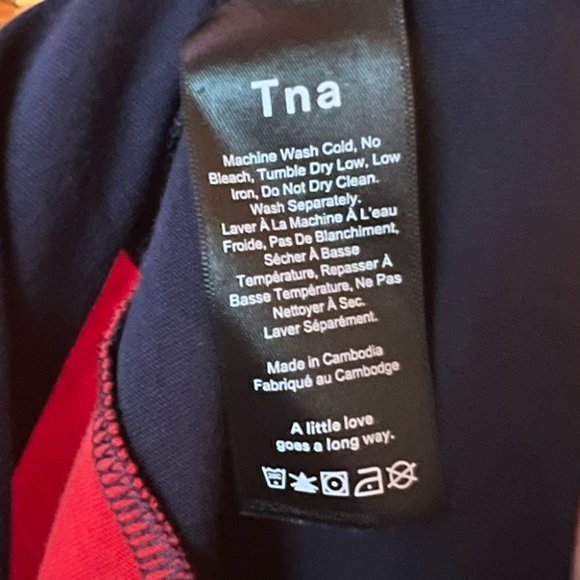 Aritzia TNA colour block cropped long sleeve tee - Picture 6 of 7